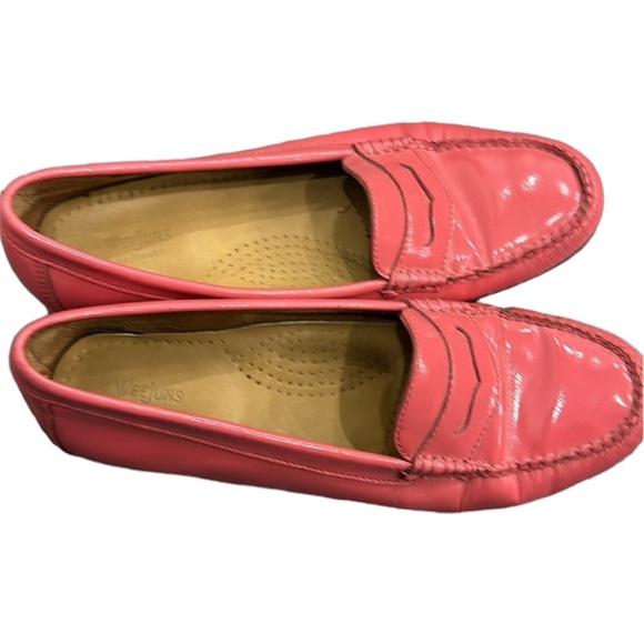 Women’s WeeJuns loafers (used-good condition) - Picture 2 of 3